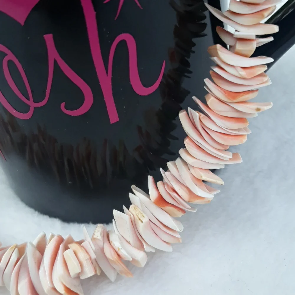 Creamsicle and white colored chunky seashell necklace 18 inches long - Picture 2 of 12